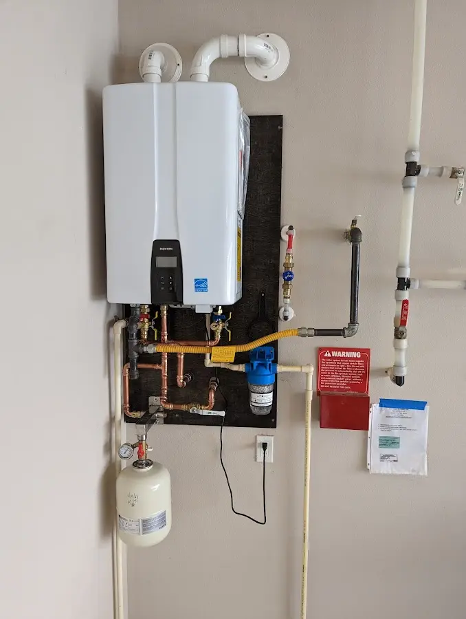 Professional plumber installing copper piping in a Loudon home